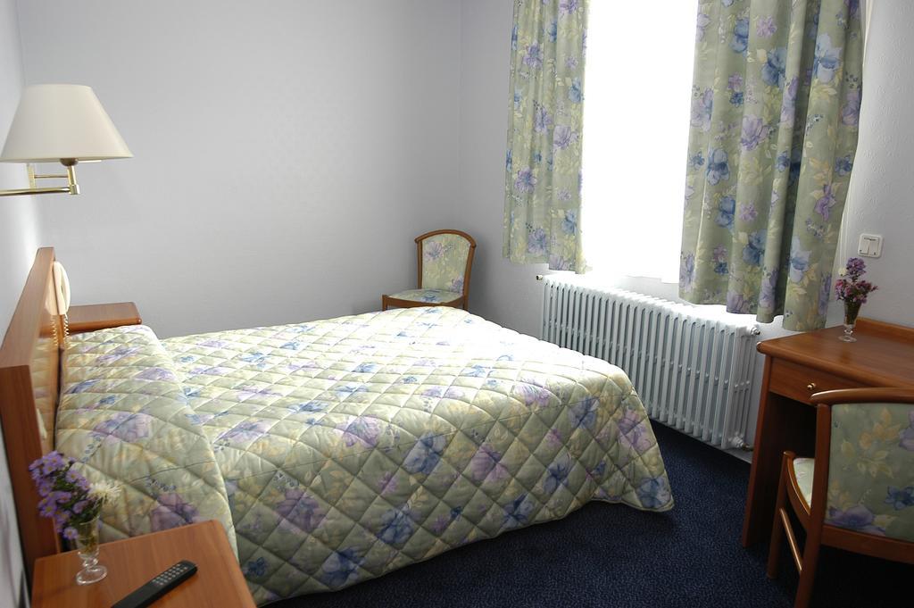Contact Hotel De France Contres-Beauval-Cheverny Le Controis-en-Sologne 객실 사진